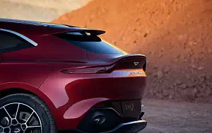   Aston Martin DBX - 2020