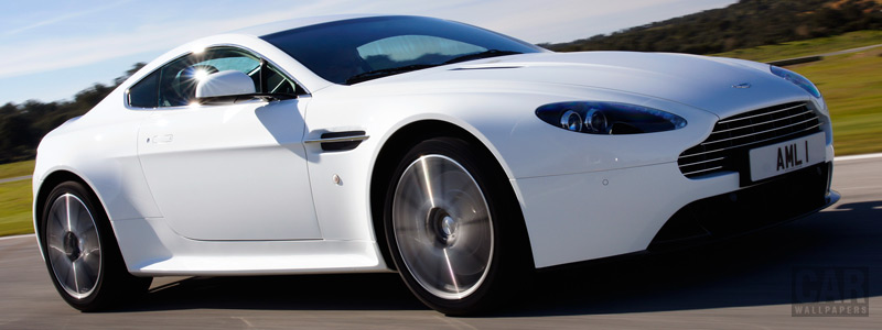   Aston Martin V8 Vantage S Stratus White - 2011 - Car wallpapers