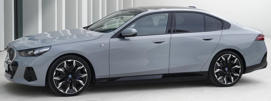   BMW i5 eDrive40 M Sport (Brooklyn Grey Metallic) - 2023 - Car wallpapers