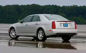   Cadillac STS - 2005