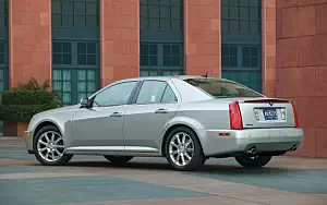   Cadillac STS - 2005
