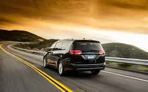   Chrysler Pacifica Touring-L Plus - 2016