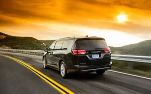   Chrysler Pacifica Touring-L Plus - 2016