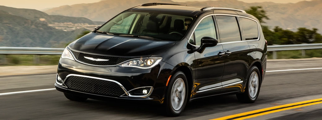   Chrysler Pacifica Touring-L Plus - 2016 - Car wallpapers