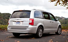   Chrysler Town & Country - 2011