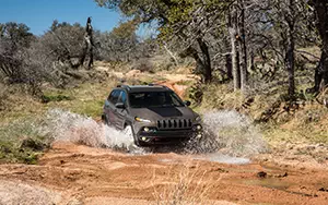   Jeep Cherokee Trailhawk - 2013