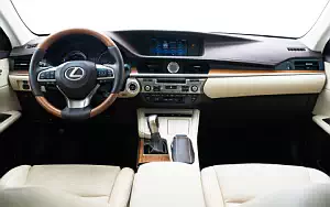   Lexus ES 300h US-spec - 2015