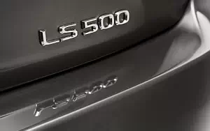   Lexus LS 500 US-spec - 2017