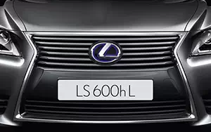   Lexus LS600h L - 2012