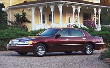   Lincoln Town Car - 2001