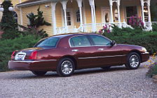   Lincoln Town Car - 2001