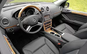   Mercedes-Benz GL550 US-spec - 2010