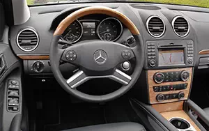   Mercedes-Benz GL550 US-spec - 2010