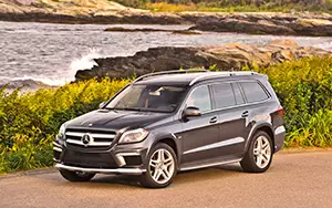   Mercedes-Benz GL550 AMG Sports Package US-spec - 2013