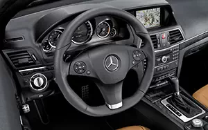 Обои автомобили Mercedes-Benz E500 Cabriolet AMG Sports Package - 2010