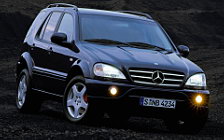 Обои автомобили Mercedes-Benz ML55 AMG - 2000