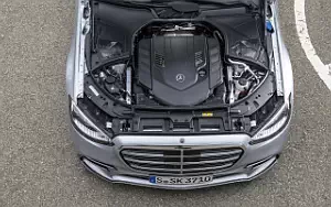   Mercedes-Benz S-class AMG Line (High Tech Silver) - 2020