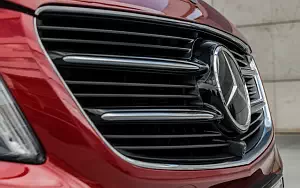   Mercedes-Benz V-class Designo Hyacinth Red Metallic - 2017