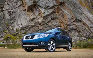   Nissan Pathfinder US-spec - 2013