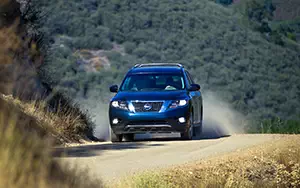   Nissan Pathfinder US-spec - 2013