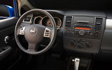   Nissan Versa - 2011