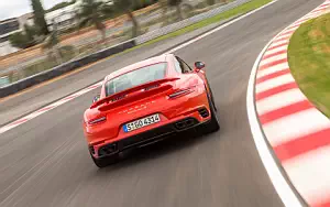   Porsche 911 Turbo S - 2016