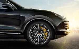   Porsche Cayenne Turbo S - 2015
