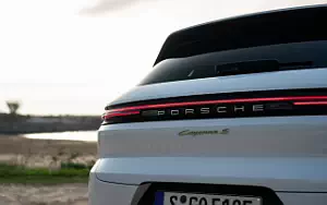   Porsche Cayenne S E-Hybrid (Carrara White Metallic) - 2023