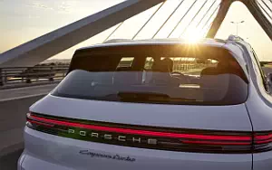   Porsche Cayenne Turbo E-Hybrid - 2023
