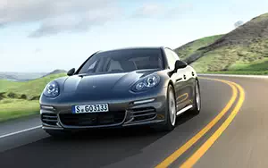   Porsche Panamera 4S - 2013