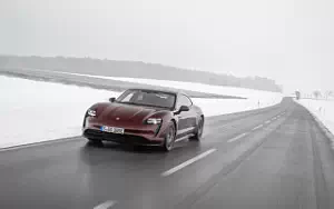 Обои автомобили Porsche Taycan (Cherry Metallic) - 2021