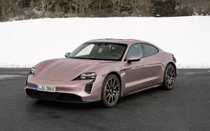  Porsche Taycan (Frozen Berry Metallic) - 2021