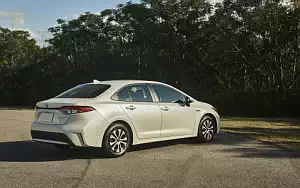   Toyota Corolla LE Hybrid Sedan US-spec - 2019