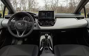   Toyota Corolla SE Sedan 6MT US-spec - 2019
