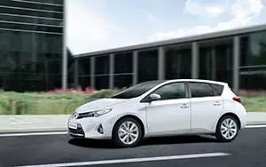   Toyota Auris Hybrid - 2012