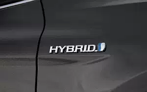   Toyota Camry Hybrid - 2019