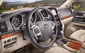   Toyota Land Cruiser 200 - 2012