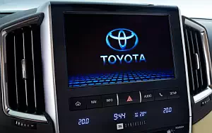   Toyota Land Cruiser 200 - 2015