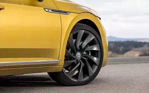   Volkswagen Arteon R-Line - 2017
