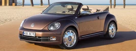 Volkswagen Beetle Cabriolet 70s Edition - 2012