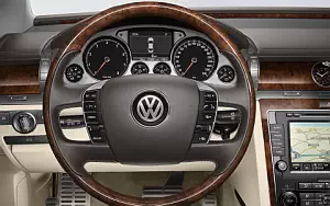   Volkswagen Phaeton - 2013