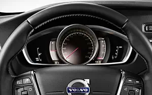   Volvo V40 Cross Country - 2013
