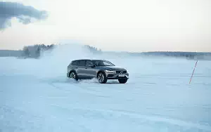  Volvo V60 T5 Cross Country - 2019