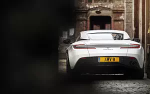   Aston Martin DB11 V8 - 2017