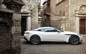   Aston Martin DB11 V8 - 2017