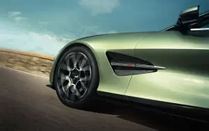   Aston Martin Vanquish Volante - 2025