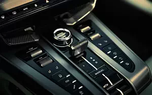   Aston Martin Vanquish Volante - 2025