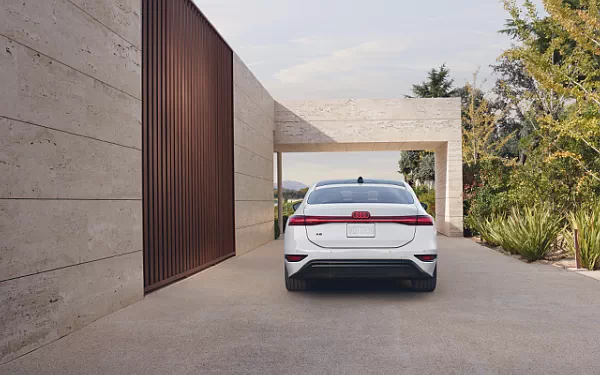 ���� ���������� Audi A6 Sportback e-tron US-spec - 2025