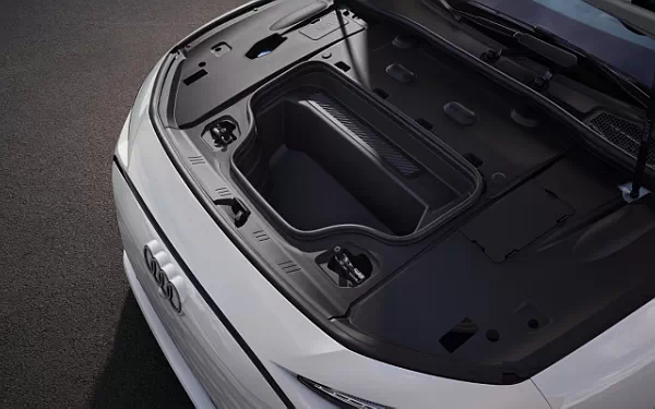 ���� ���������� Audi A6 Sportback e-tron US-spec - 2025