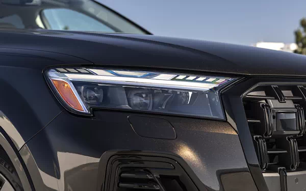 ���� ���������� Audi Q7 55 TFSI quattro (Tamarind Brown Metallic) US-spec - 2025